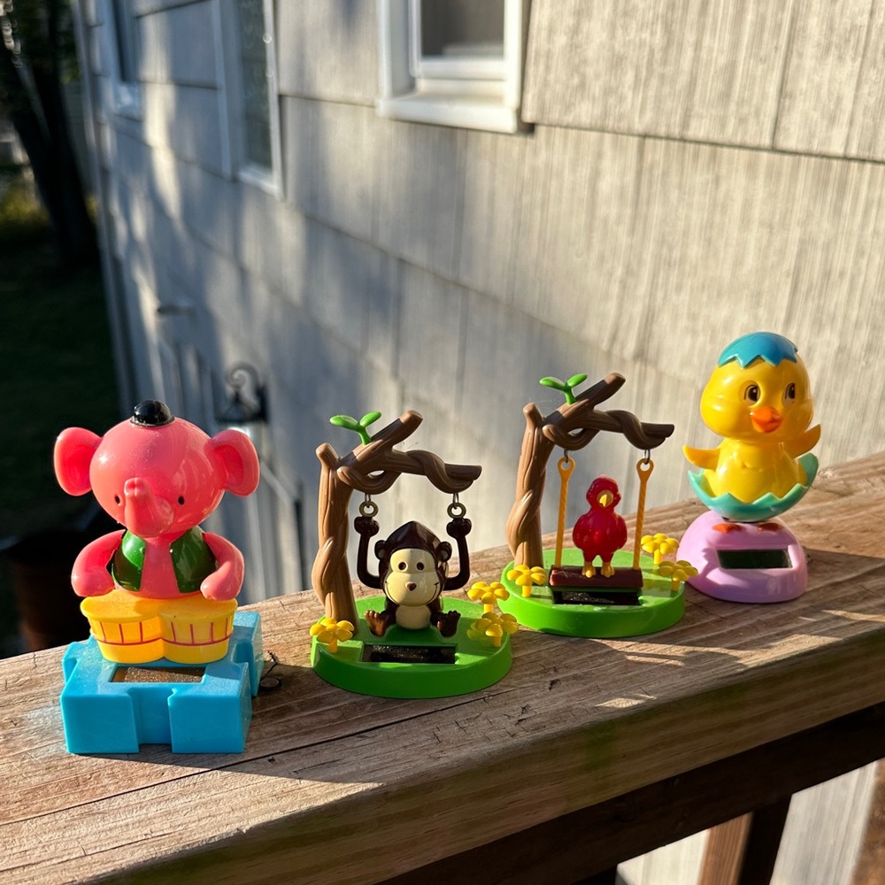 Colorful Animal Solar-Powered Dancing Toys Set